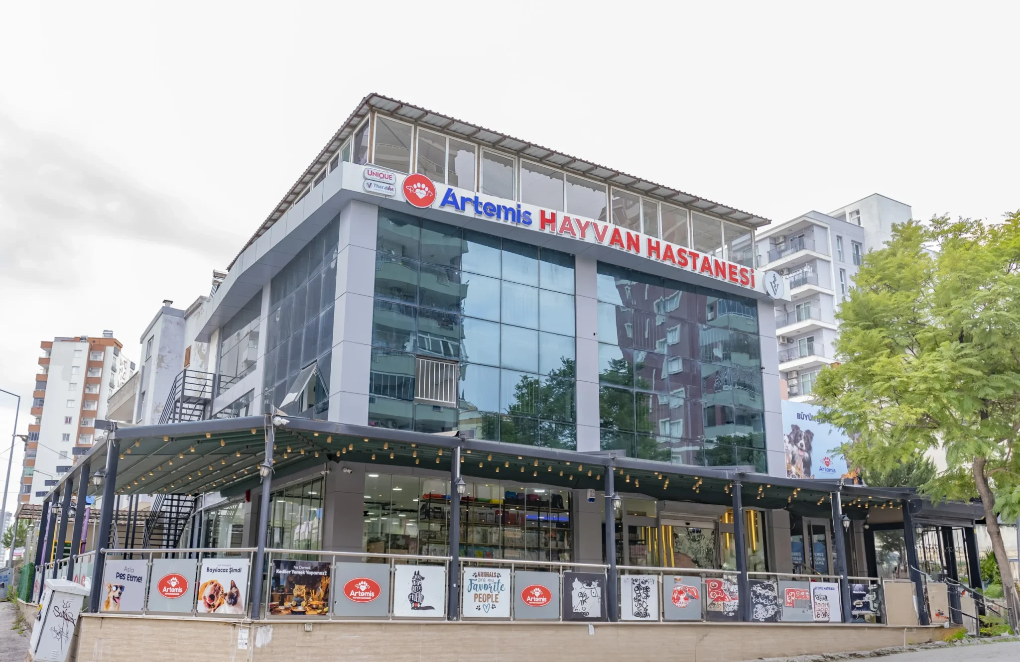 Artemis Hayvan Hastanesi binası, Hacı Bektaş Veli Bulvarı, Çukurova